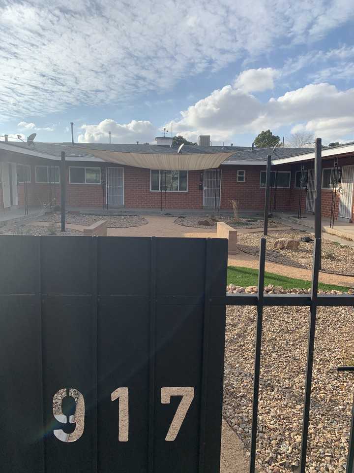 917 Amherst Dr Se - Photo 2 of 27