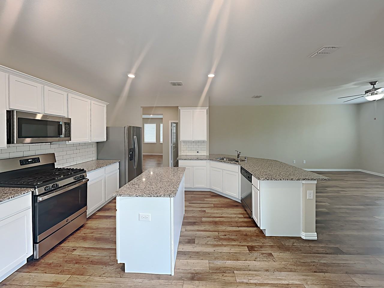 2142 Clarion Dr - Photo 3 of 19