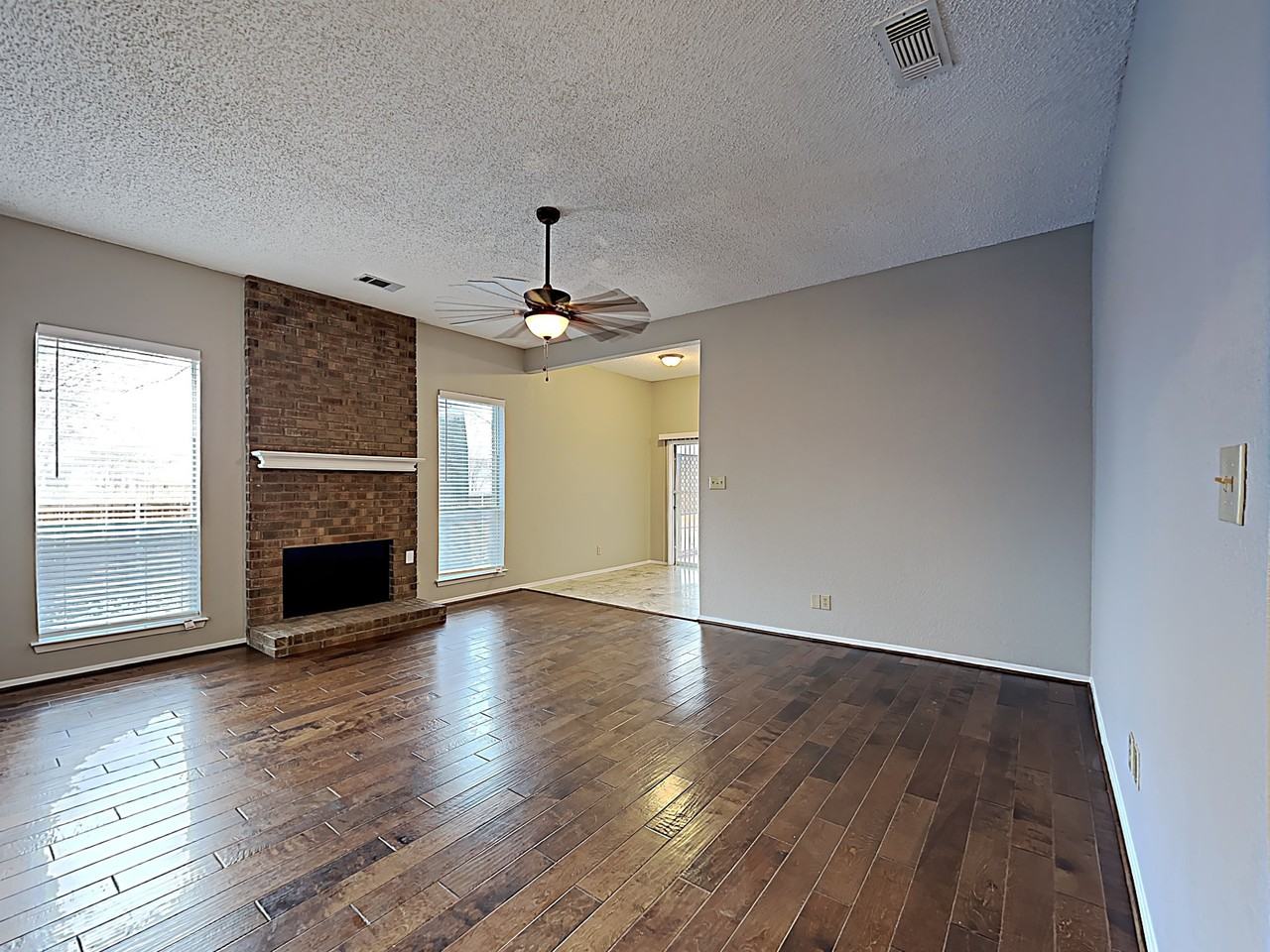 7764 Creekview Dr - Photo 3 of 16