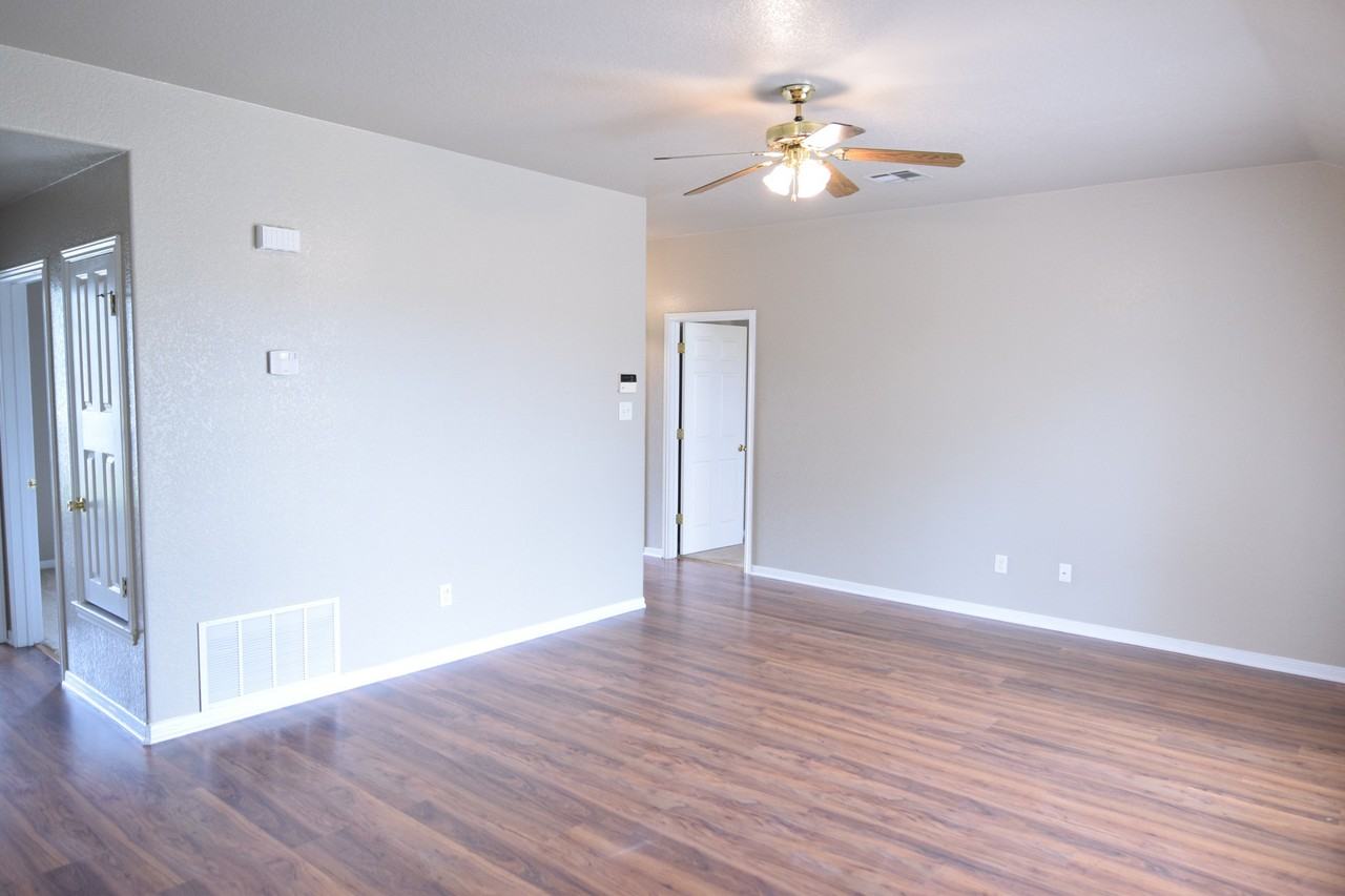 2504 Edgefield St - Photo 5 of 16