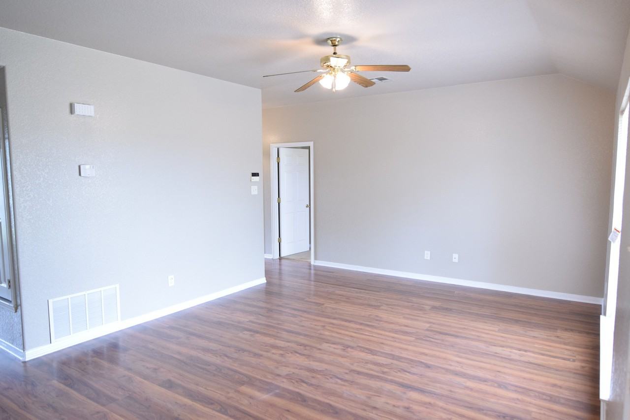 2504 Edgefield St - Photo 6 of 16