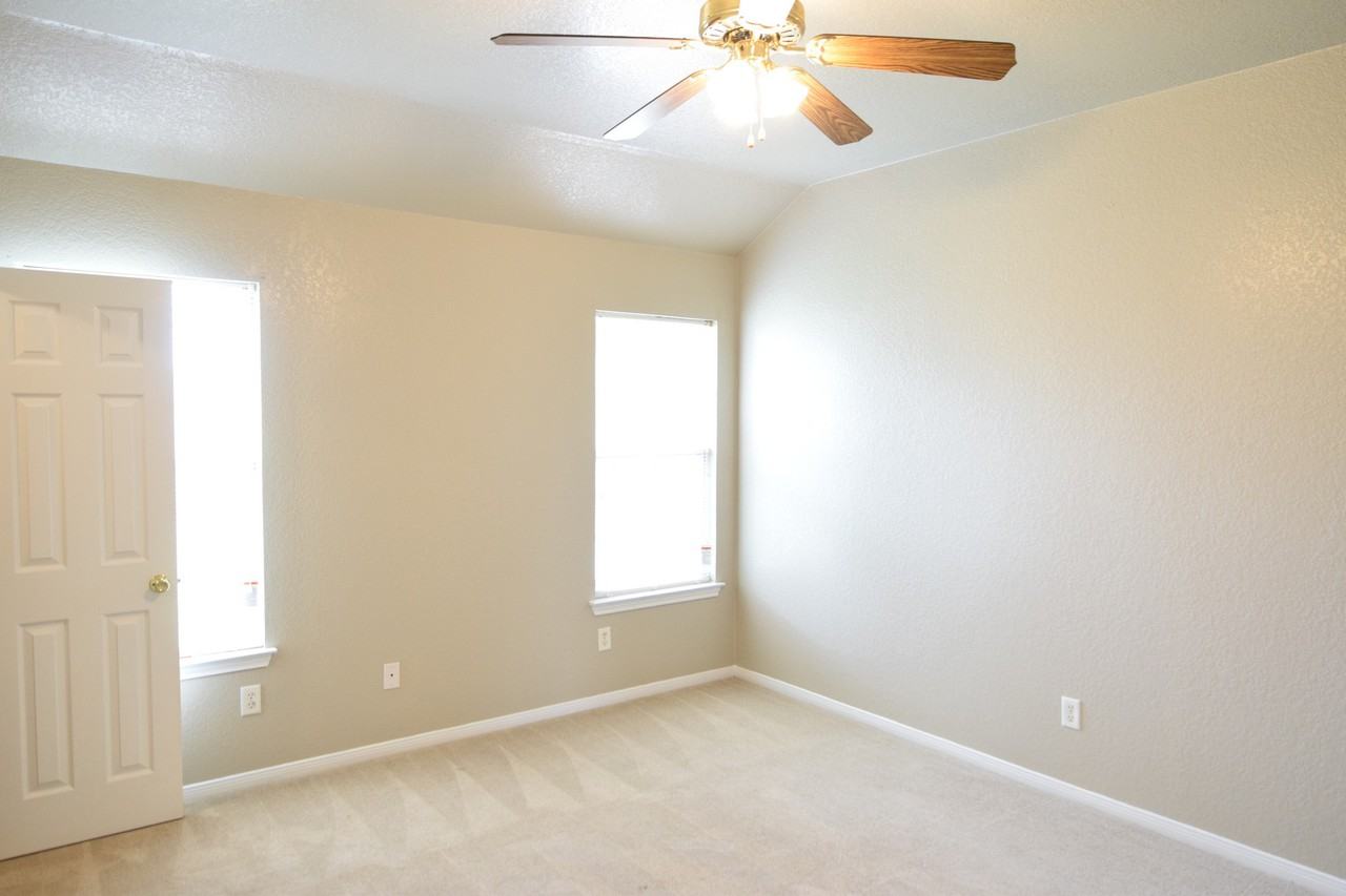 2504 Edgefield St - Photo 7 of 16