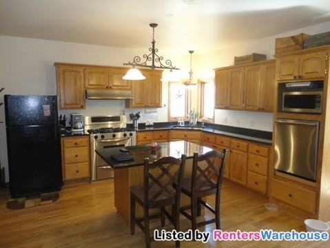 13985 Parkview Dr - Photo 2 of 15