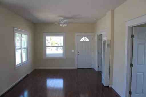 204 S Sultana Ave - Photo 2 of 11