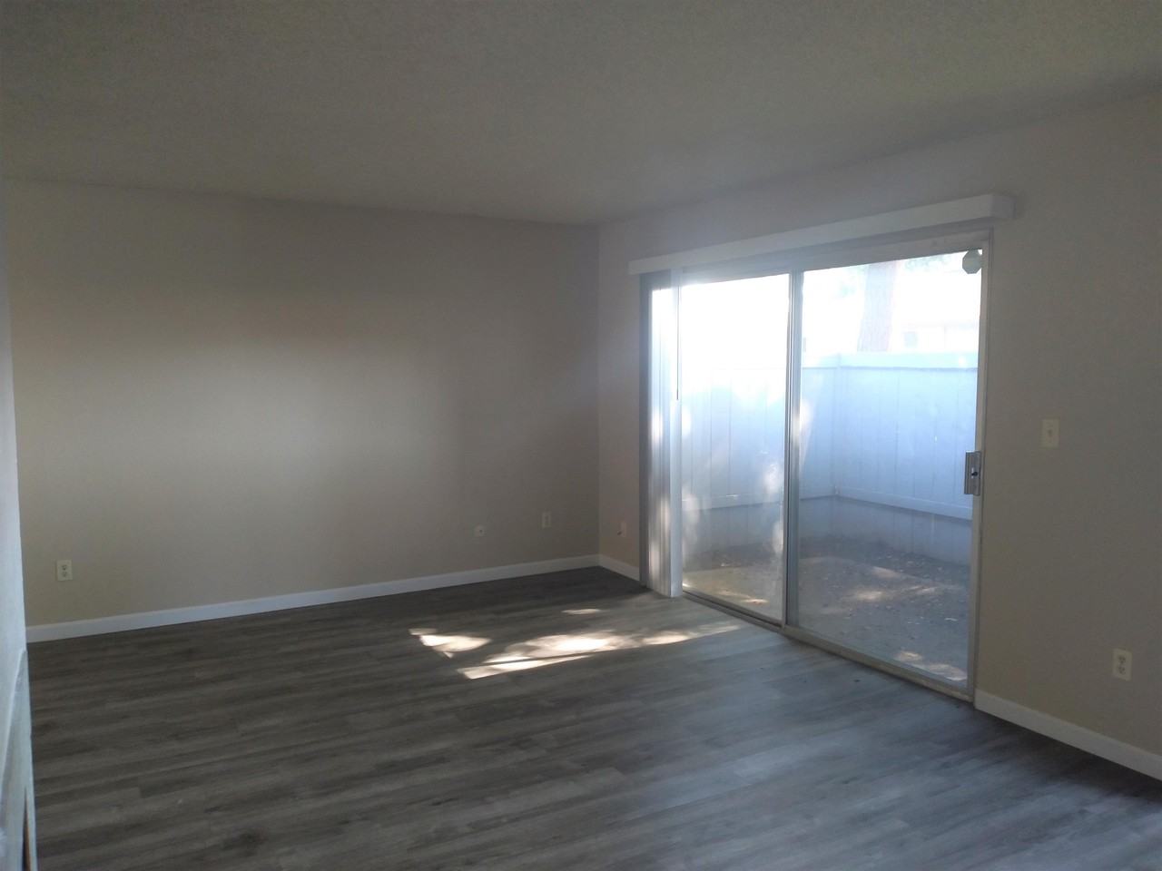 4504 N Valentine Ave #181 - Photo 7 of 23
