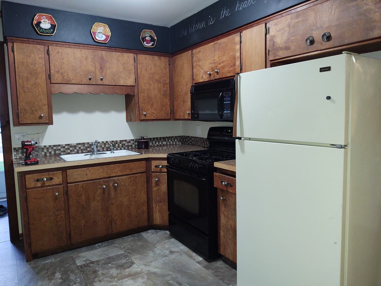 1325 Savoy Ln - Photo 2 of 8