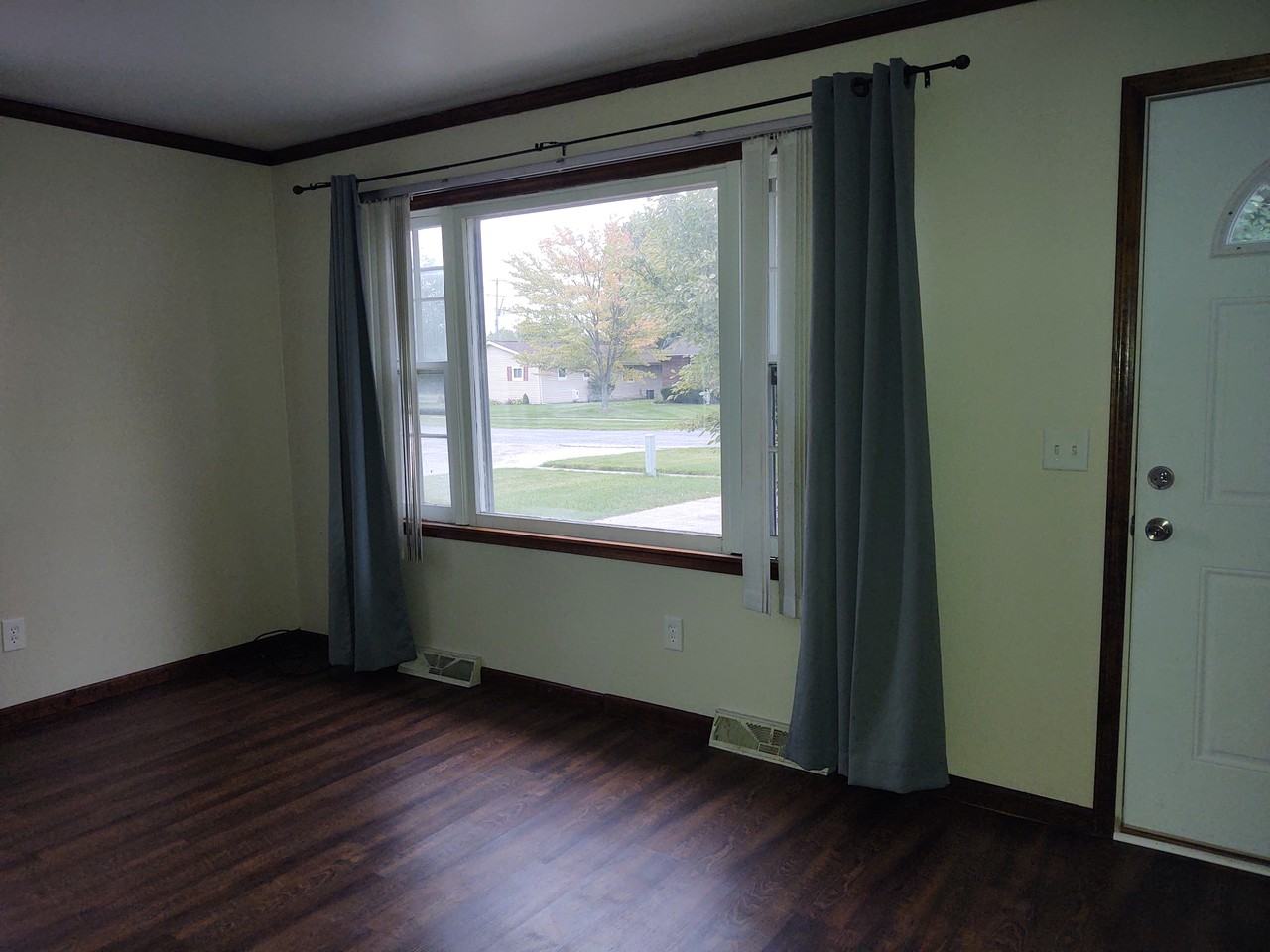 1325 Savoy Ln - Photo 3 of 8