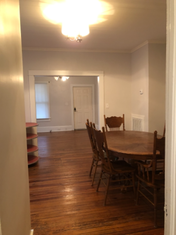 142 Williamsburg Ave - Photo 3 of 15