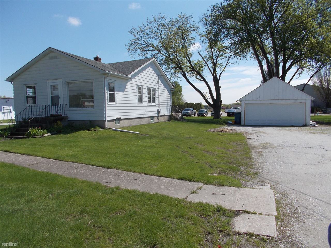 240 Adelaide Pl - Photo 3 of 14