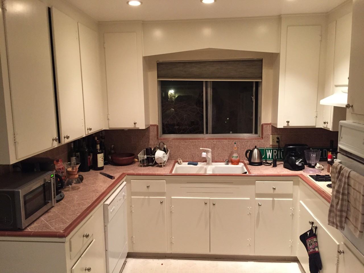 505 Calderon Ave - Photo 3 of 10