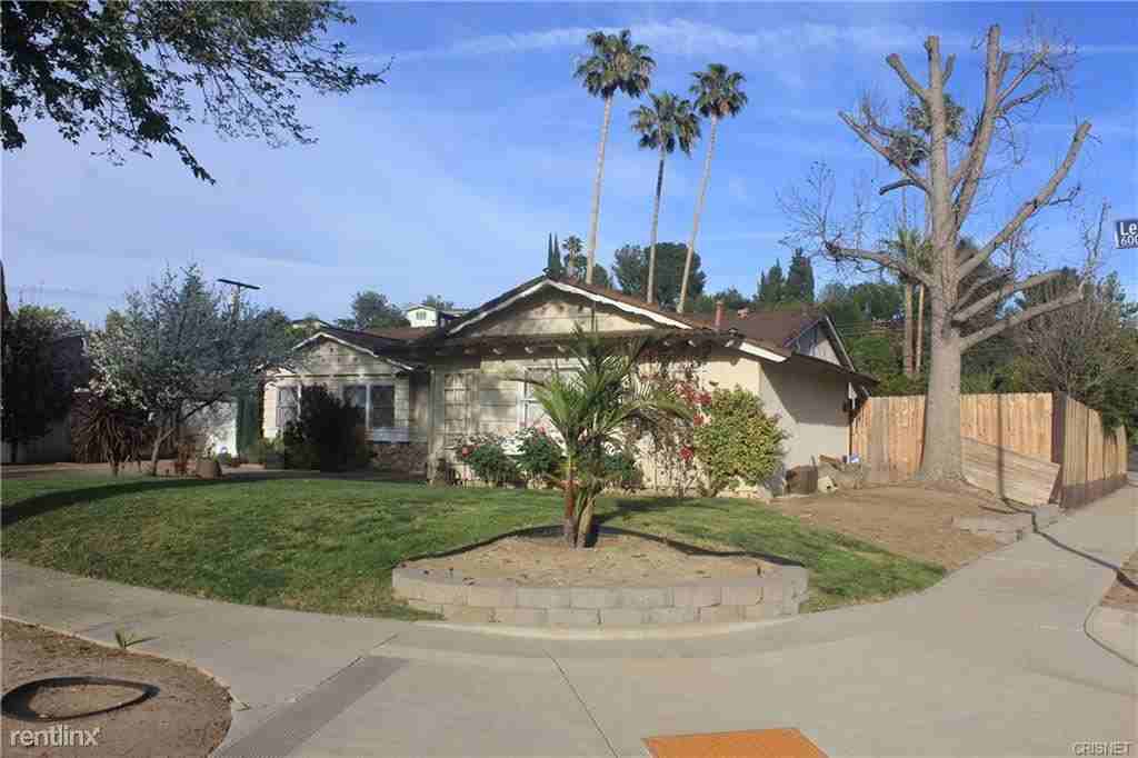 6000 Le Sage Ave - Photo 3 of 10