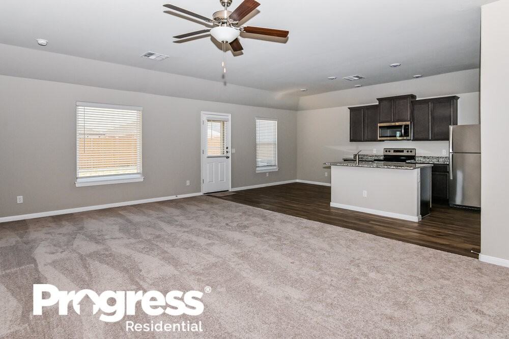 1701 Maroon Dr - Photo 3 of 16