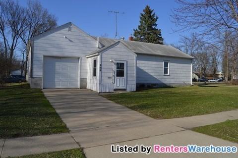 208 W 3rd St - Photo 2 of 15