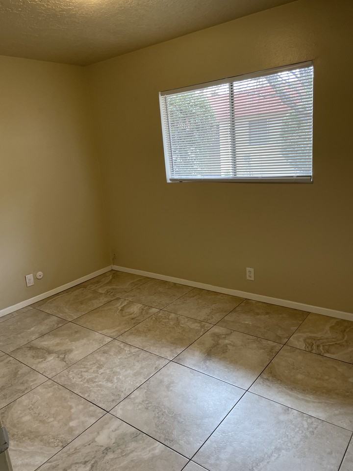 1041 Utah St Ne - Photo 7 of 20