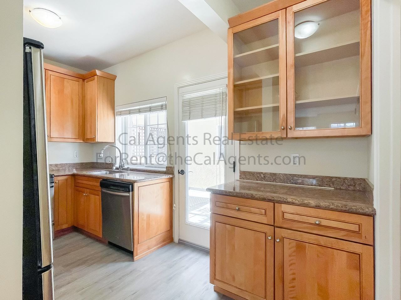 909 Adams St - Photo 4 of 22