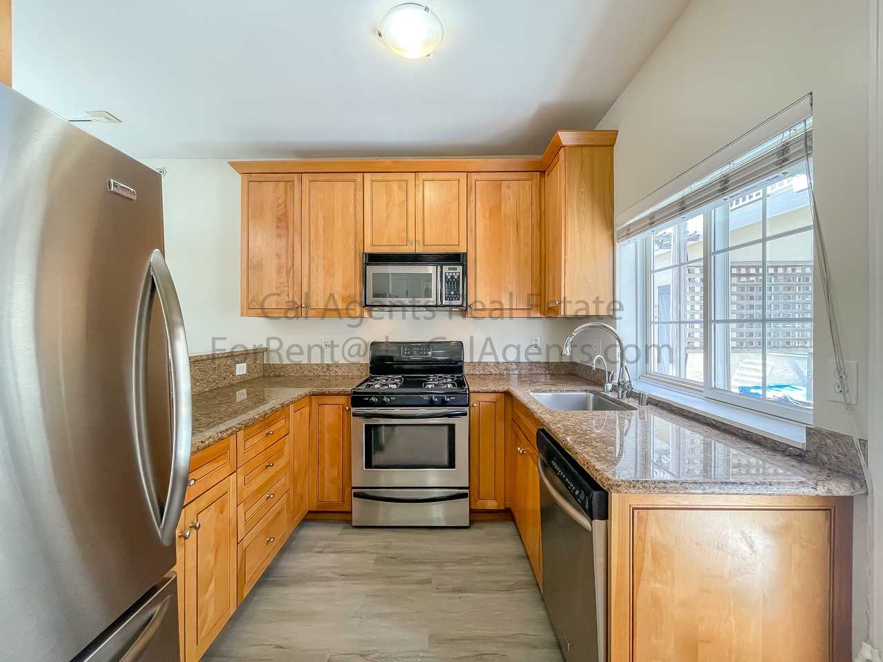 909 Adams St - Photo 3 of 22