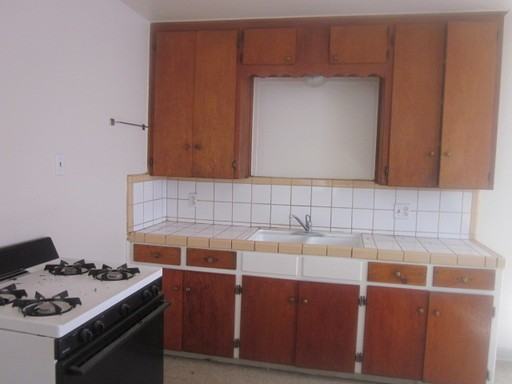 632 E Douglas Ave - Photo 2 of 31