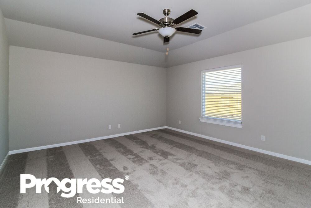 1617 Maroon Dr - Photo 3 of 21