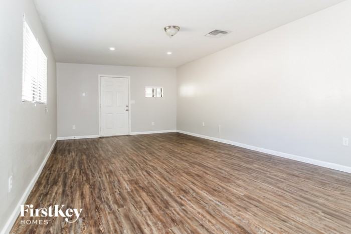 5746 W Campo Bello Dr - Photo 3 of 15