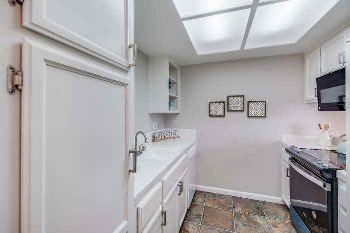 3304 Shadow Park Pl #8 - Photo 2 of 9