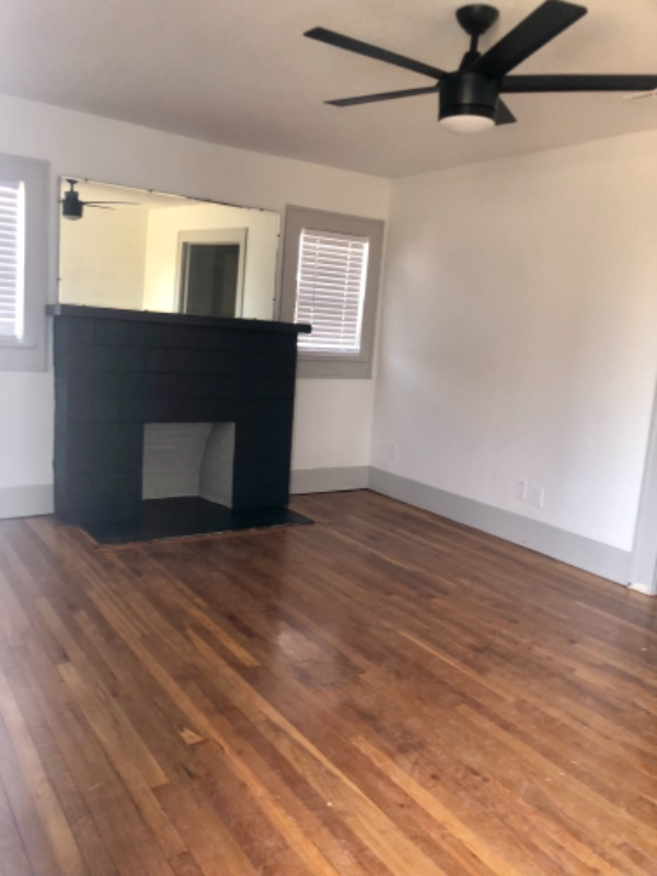 2419 20th St - Photo 2 of 10