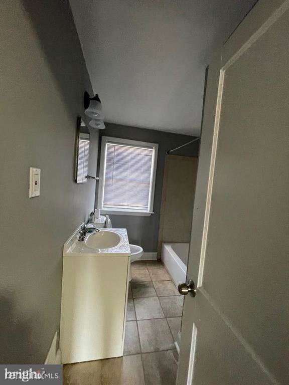 2731 Uhler Ave - Photo 3 of 13