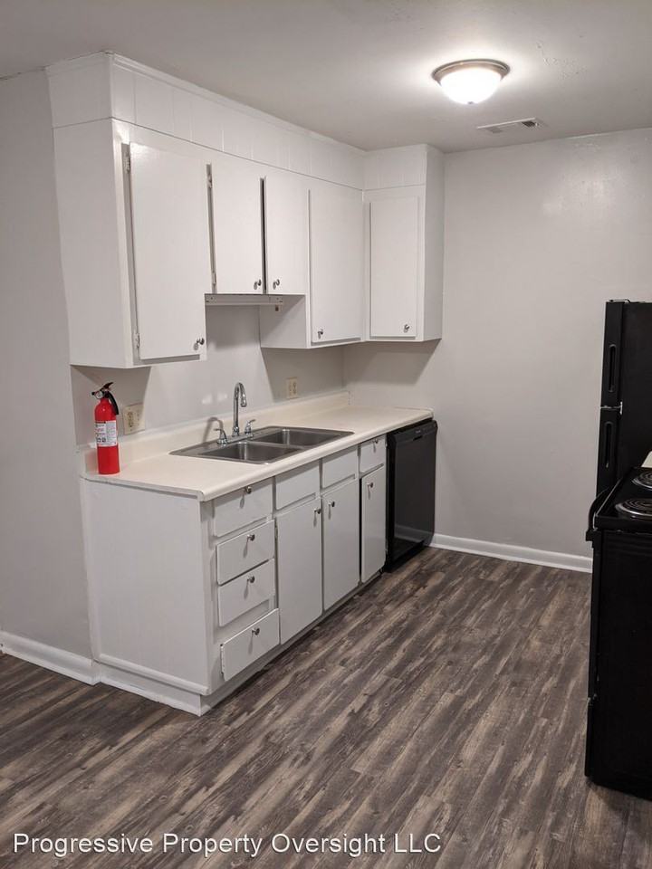 404 Russell Parkway Apartments 404 Russell Pkwy, Warner Robins, GA