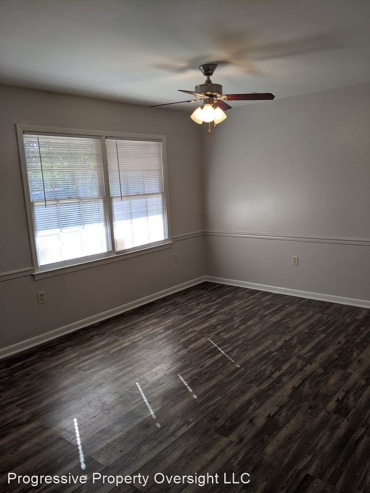 404 Russell Parkway - Photo 3 of 10