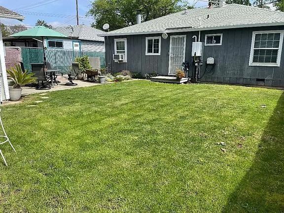 105 Yosemite St - Photo 2 of 4