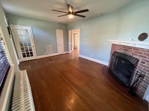 1007 W 48th St - Photo 3 of 30