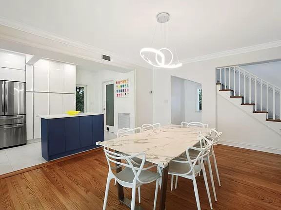 634 W 47th St - Photo 3 of 27