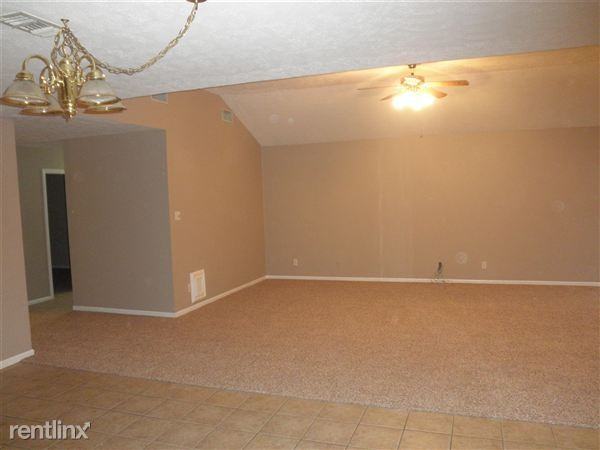 4205 Woodcrest Dr - Photo 3 of 8