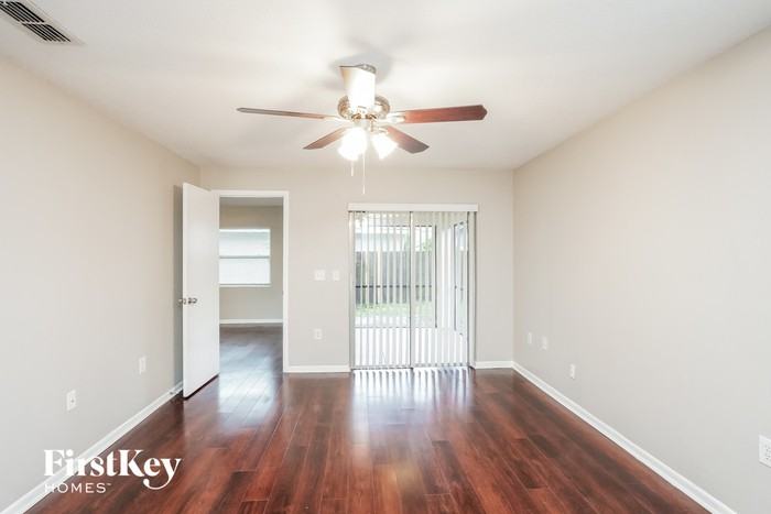 10625 Wyndcliff Dr - Photo 3 of 15