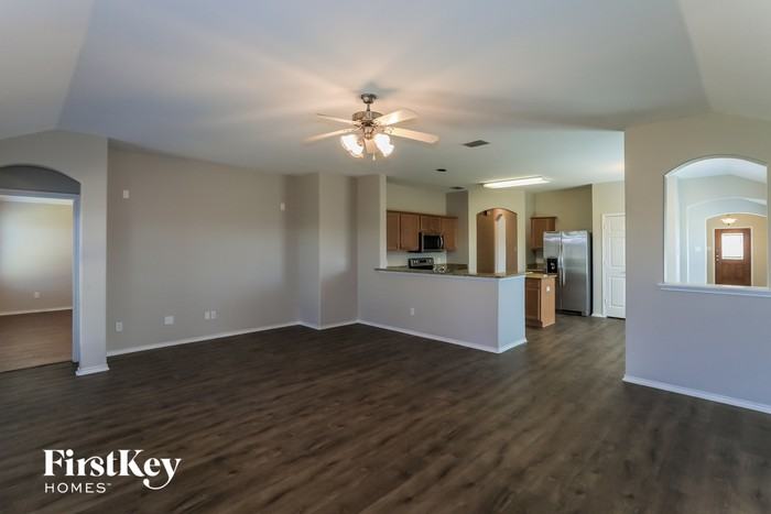 13221 Evergreen Dr - Photo 2 of 10