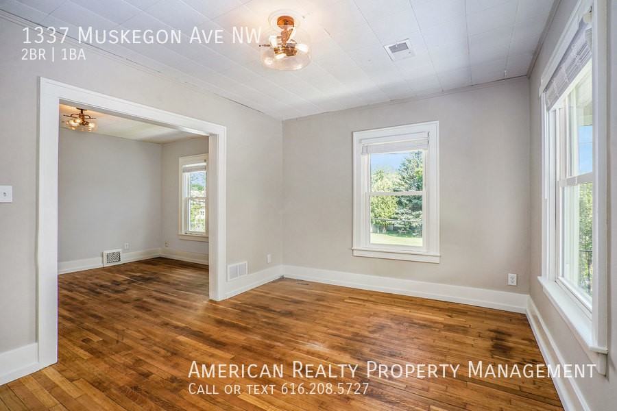 1337 Muskegon Ave Nw #2 - Photo 5 of 16