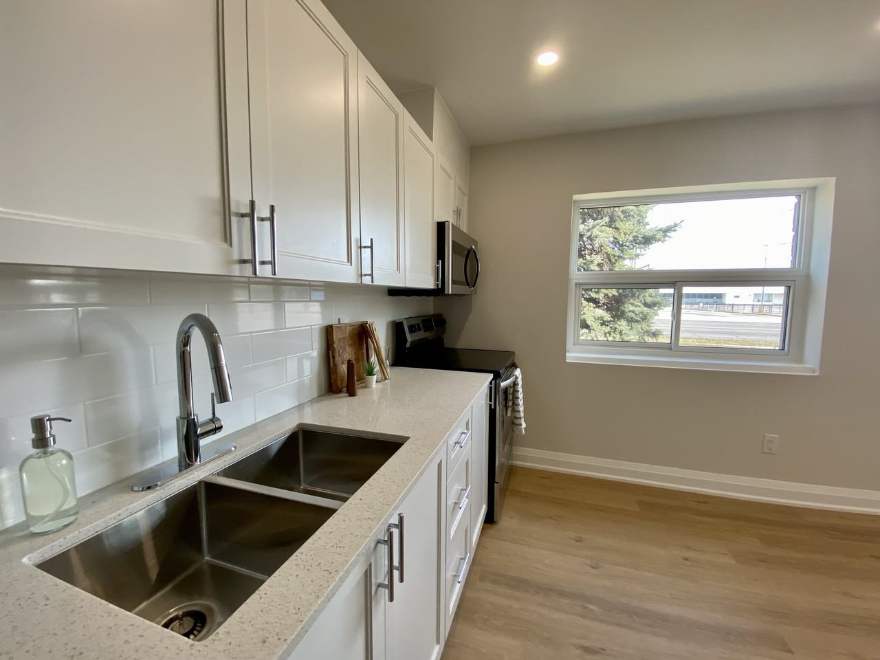 500 Mohawk Rd E Apartments 500 Mohawk Road East, Hamilton, ON L8V 2J1