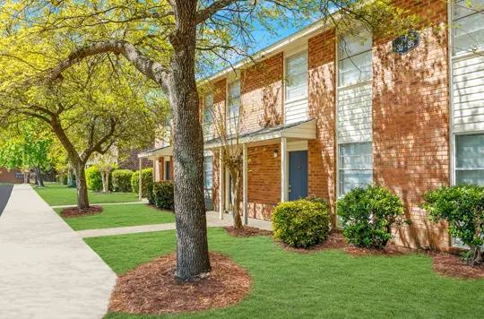 Carolina Breeze Apartments & Townhomes 2 of 4