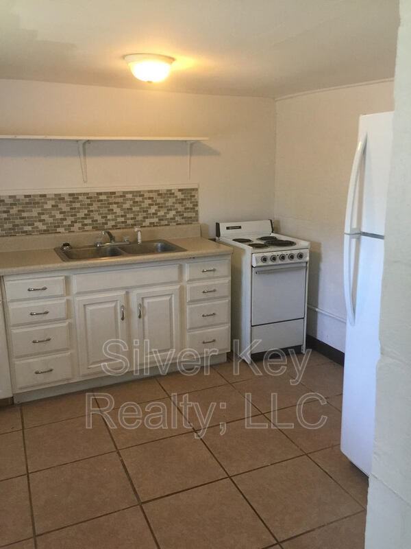 107 Forrest Ave #4 - Photo 4 of 7