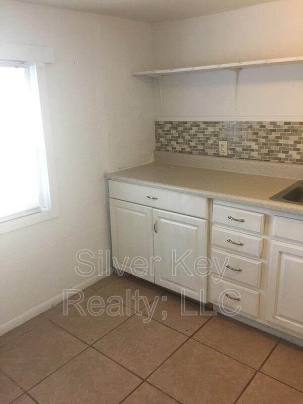 107 Forrest Ave #4 - Photo 5 of 7