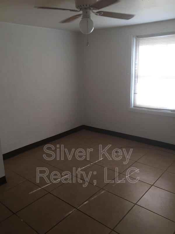 107 Forrest Ave #4 - Photo 6 of 7