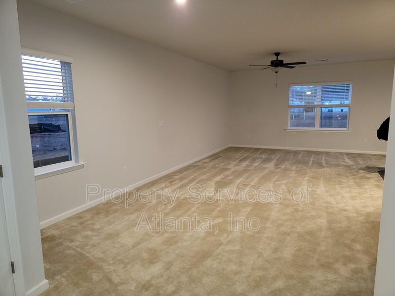 833 Royal Red Ct - Photo 4 of 28