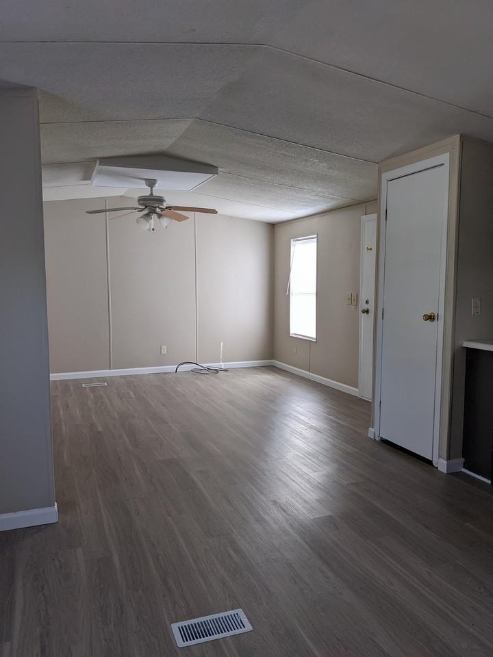 415 Green Oak Rd #1 - Photo 3 of 14