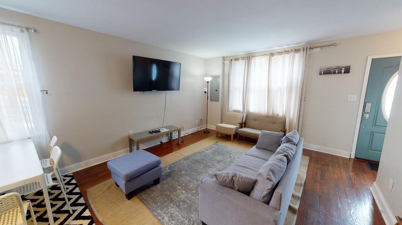 Classic & bright Riggs Park duplex near Fort Totten Metro Apartments in