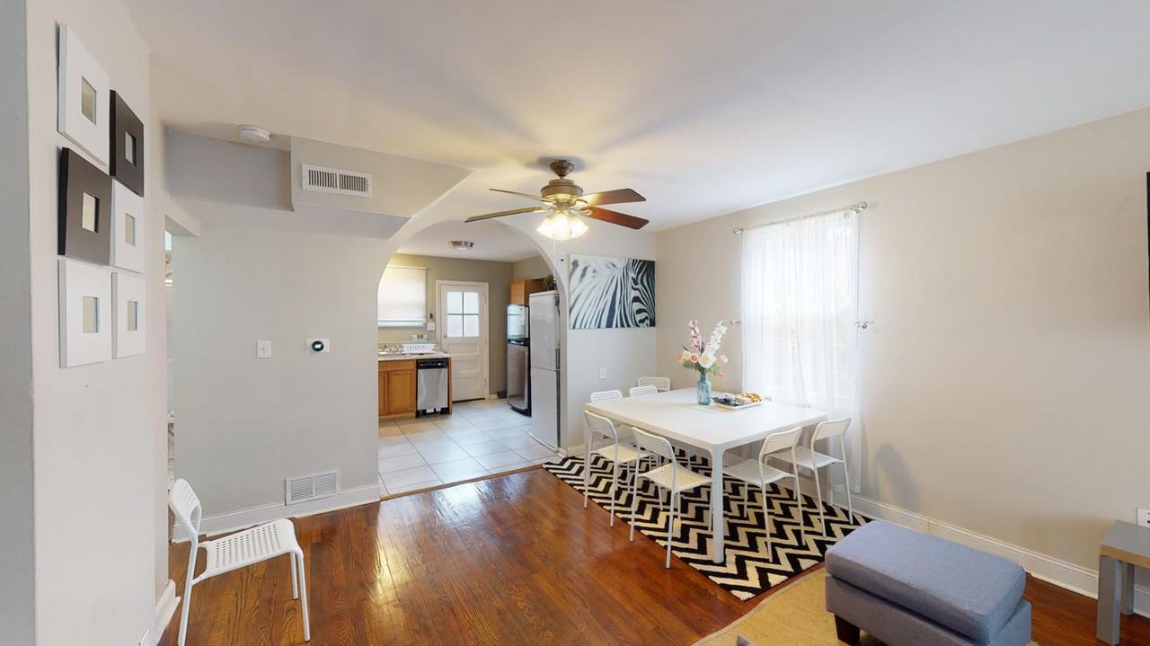 Classic & bright Riggs Park duplex near Fort Totten Metro - Photo 2 of 16