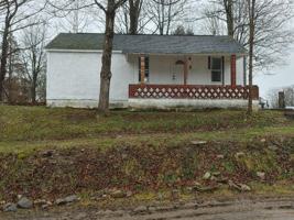 featured image of 8 Freehold Mills Dr