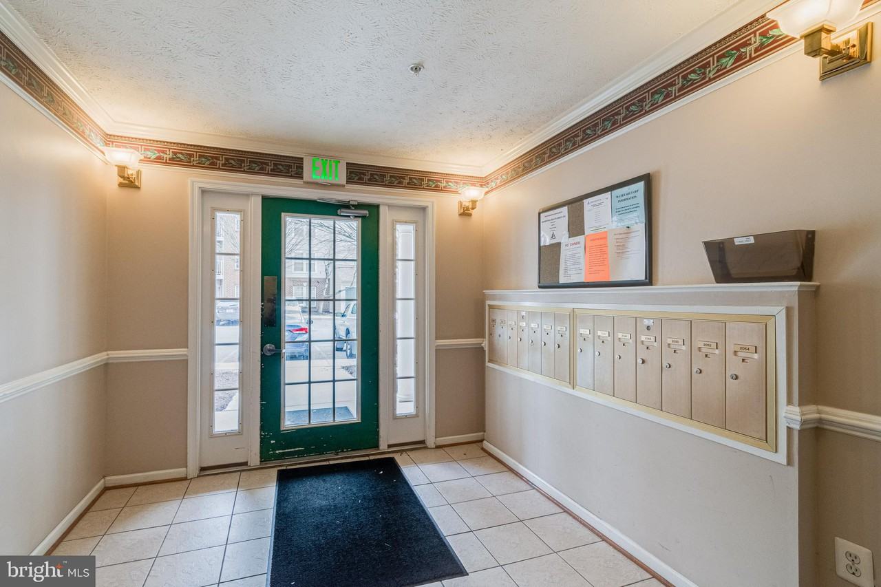 2052 Hunting Ridge Dr - Photo 3 of 28