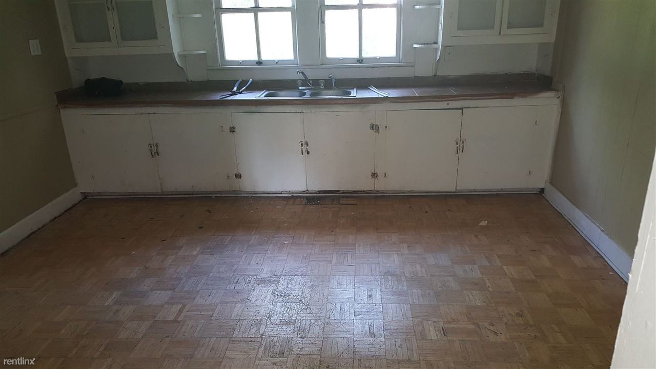 202 Carmel Dr - Photo 2 of 5