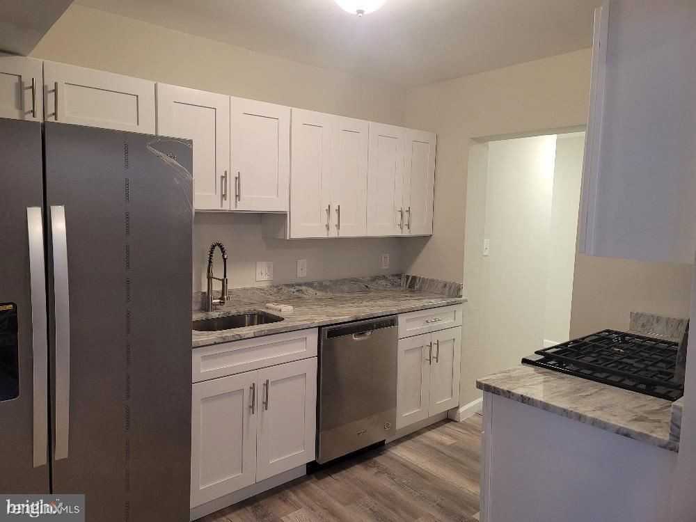 7917 Glenarden Pkwy - Photo 3 of 10