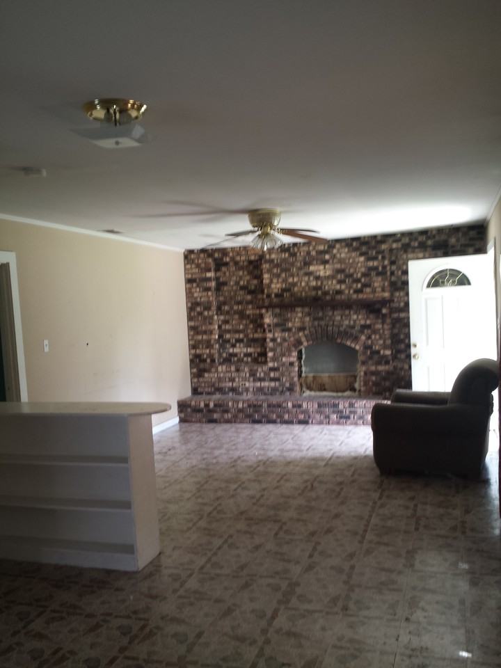 2601 McLelland St - Photo 3 of 4