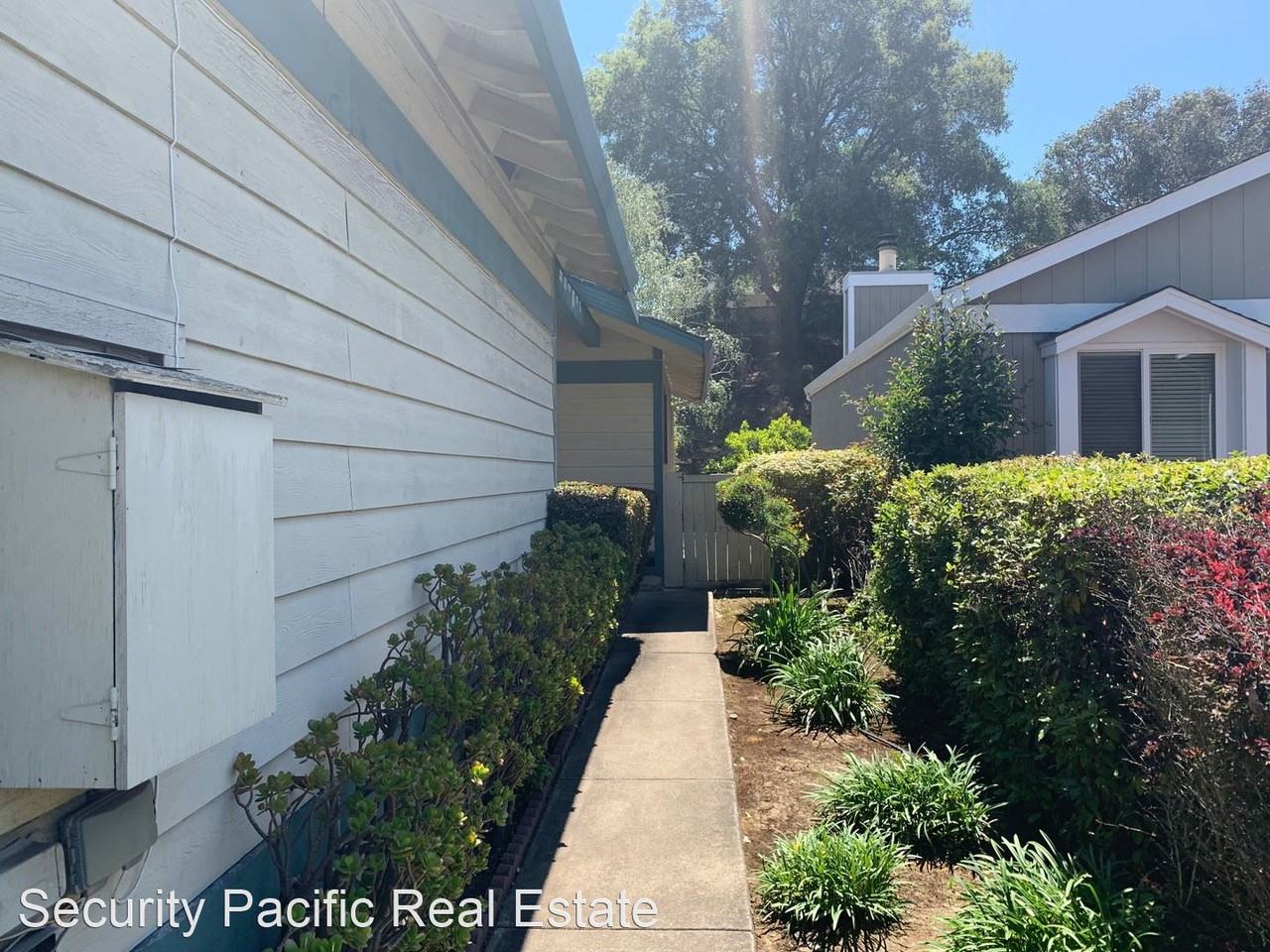 283 Brighton St - Photo 2 of 38